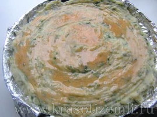 смазать верх запеканки соусом