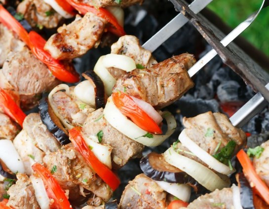 Как приготовить на мангале вкусный шашлык и не только