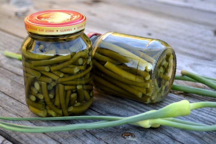 Маринованные чесночные стрелки: заготовка на зиму