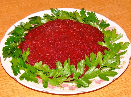 Вкусная икра из свеклы с морковью и томатной пастой